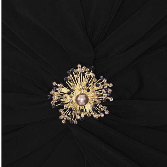 Cinq à Sept Sandry Crystal Halterneck Gown Black Size 6 NWT Formal Evening Dress - Picture 10 of 12